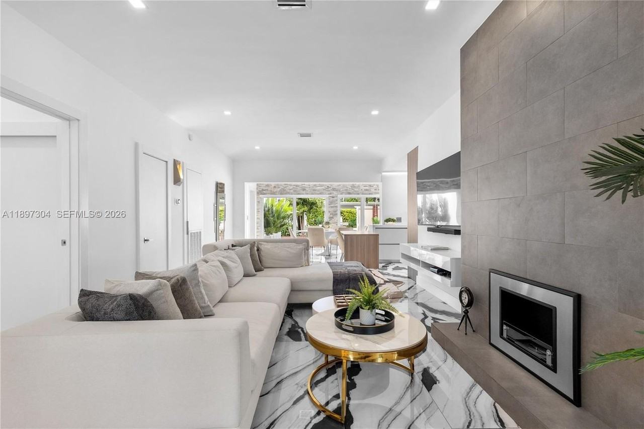 1544 Michigan Ave - Photo 4 of 8