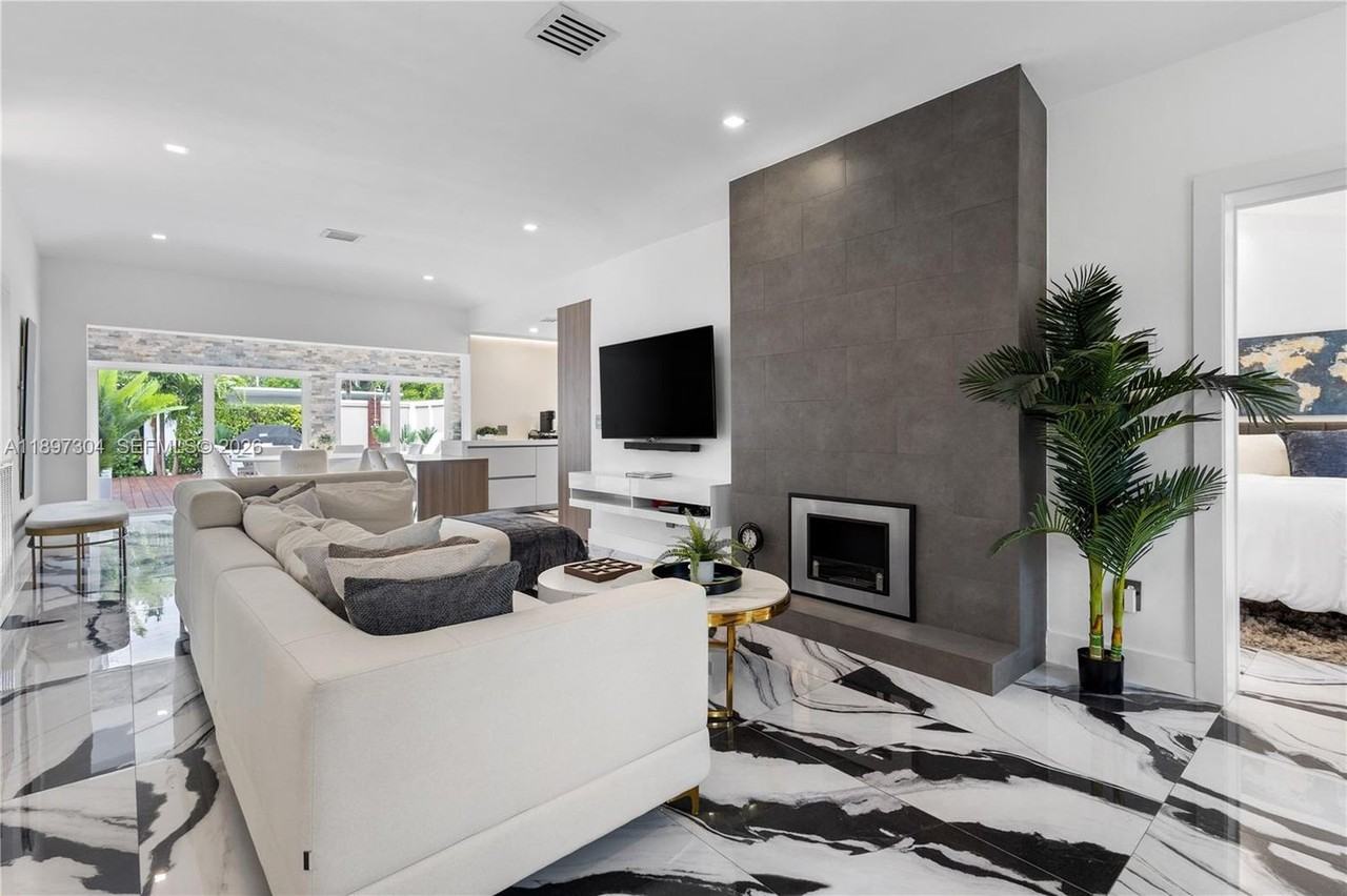 1544 Michigan Ave - Photo 5 of 8