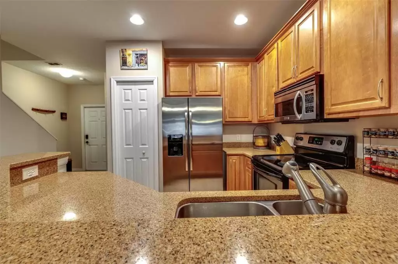 20410 Needletree Dr - Photo 3 of 17