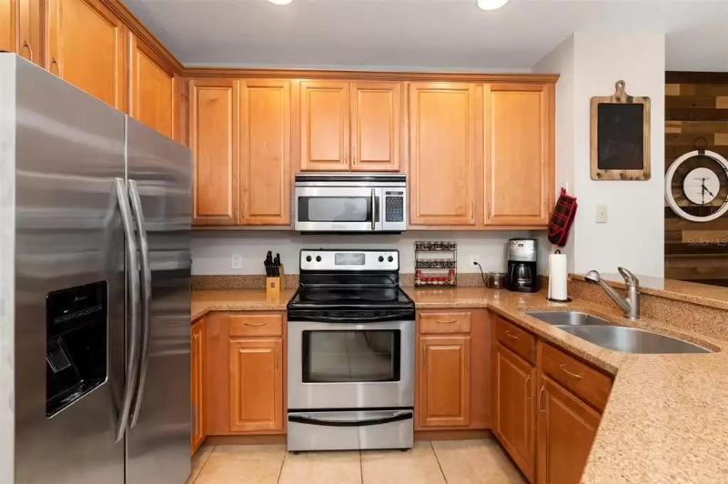 20410 Needletree Dr - Photo 4 of 17