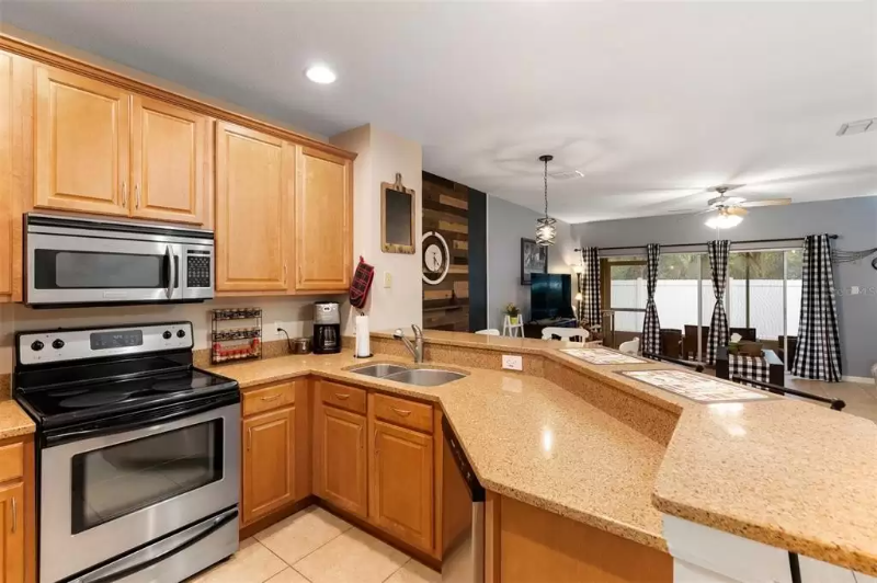 20410 Needletree Dr - Photo 5 of 17