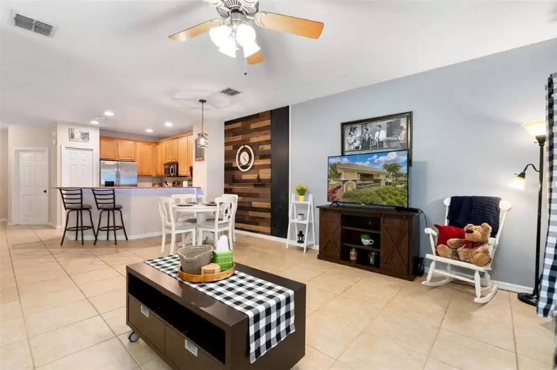 20410 Needletree Dr - Photo 7 of 17