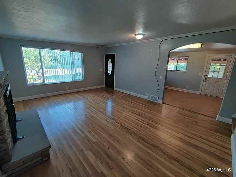 4226 Ws - Photo 4 of 20