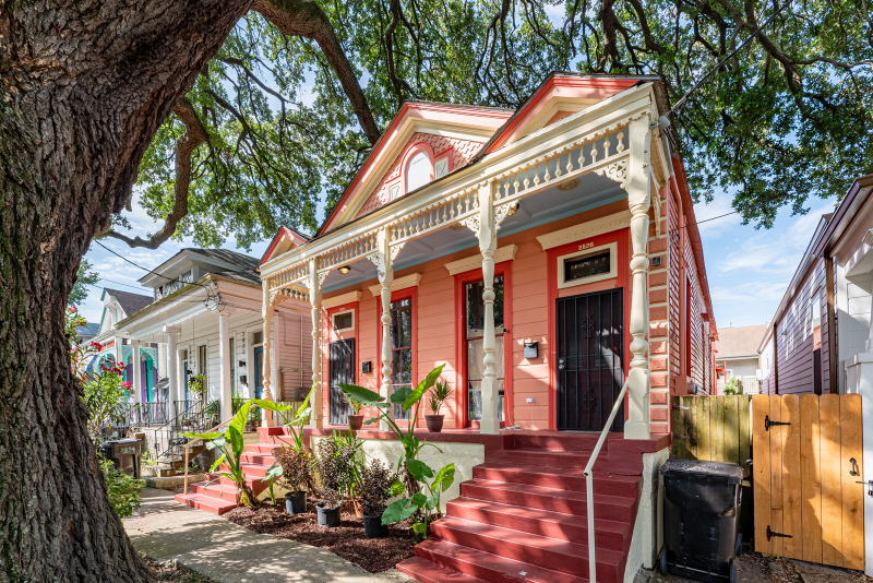 2824 Banks St - Photo 2 of 14