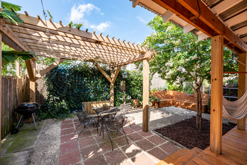 2824 Banks St - Photo 3 of 14