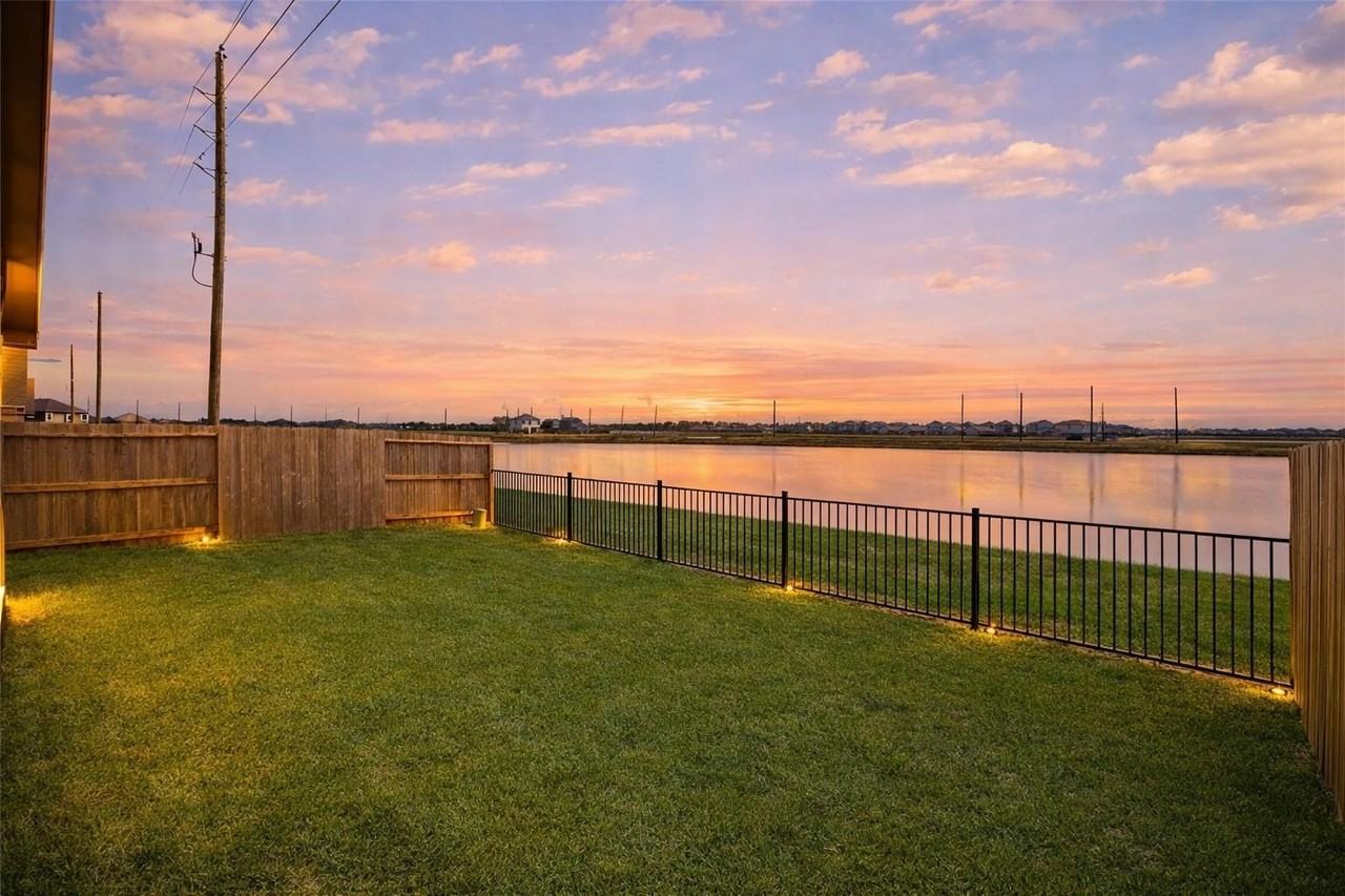 Elsinore Dr - Photo 2 of 8