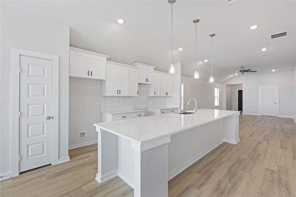 Elsinore Dr - Photo 6 of 8