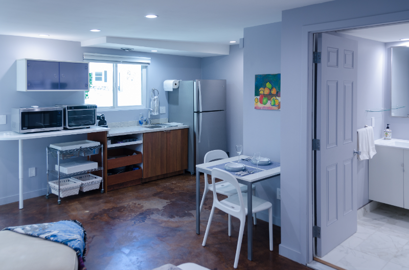 22054 De La Guerra St