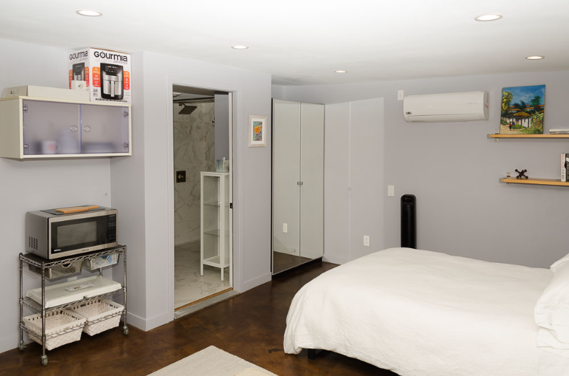 22054 De La Guerra St - Photo 3 of 11