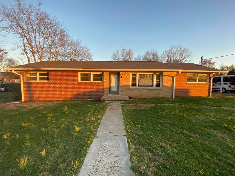 104 Stewart Dr - Photo 3 of 17