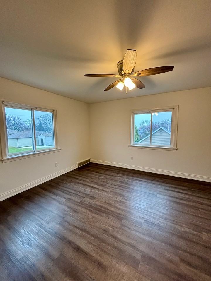 77 Laverack Ave #4 - Photo 5 of 14