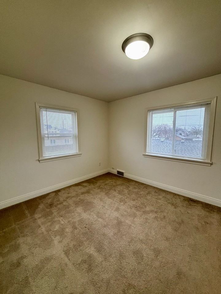 77 Laverack Ave #4 - Photo 6 of 14