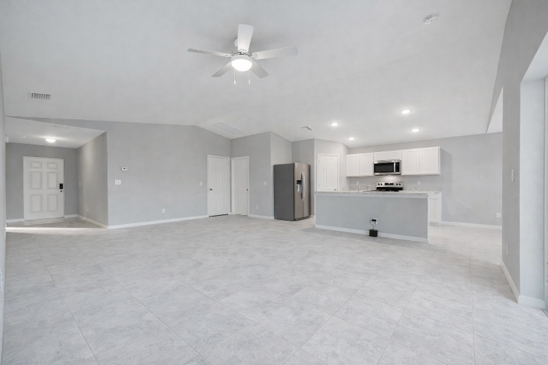 2925 Ne 4th Pl - Photo 2 of 25