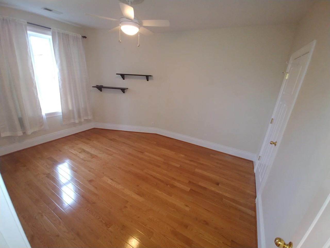 1354 Pennsylvania Ave Se - Photo 4 of 10