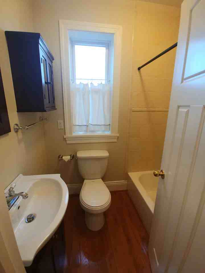 1354 Pennsylvania Ave Se - Photo 5 of 10