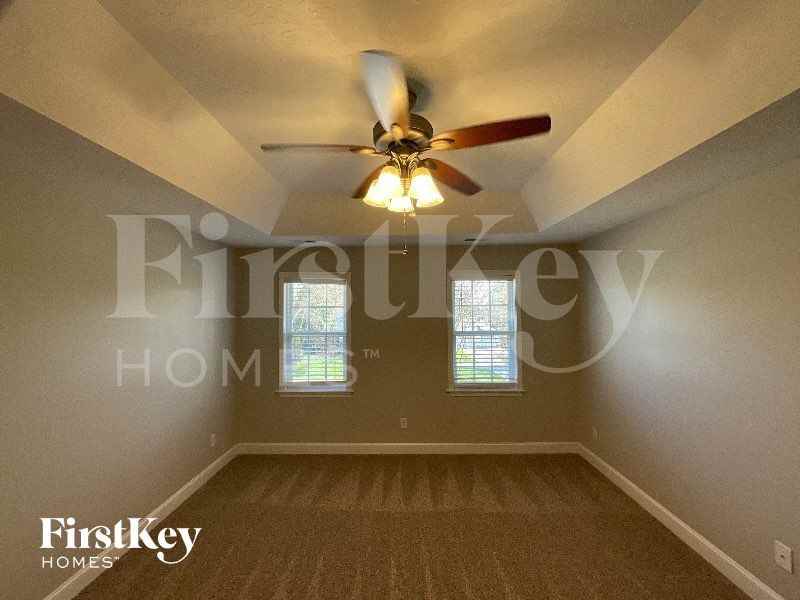 113 Longwood Dr - Photo 6 of 10