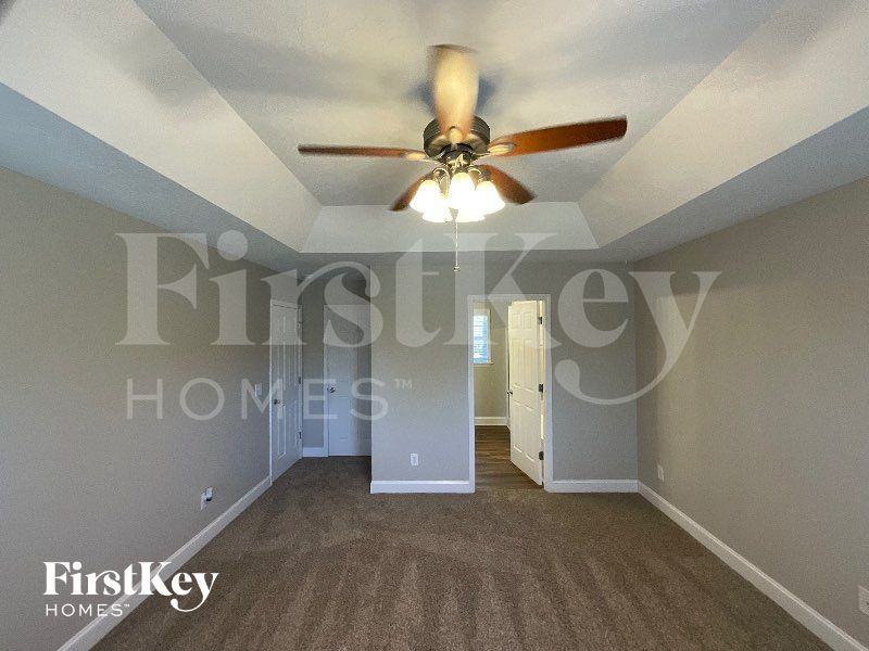 113 Longwood Dr - Photo 7 of 10