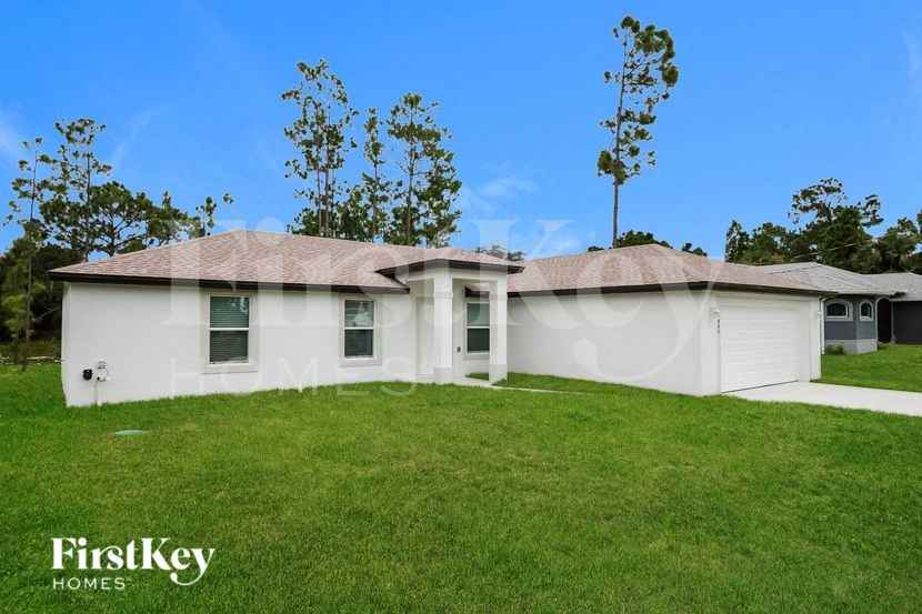 840 Puccini Ave S - Photo 2 of 15