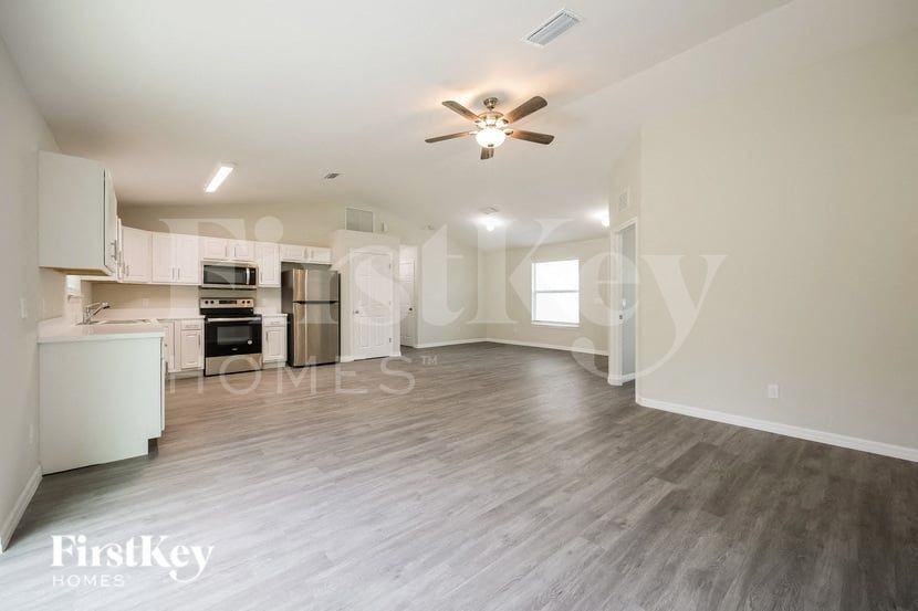 840 Puccini Ave S - Photo 5 of 15