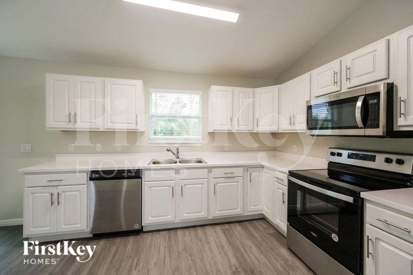 840 Puccini Ave S - Photo 6 of 15