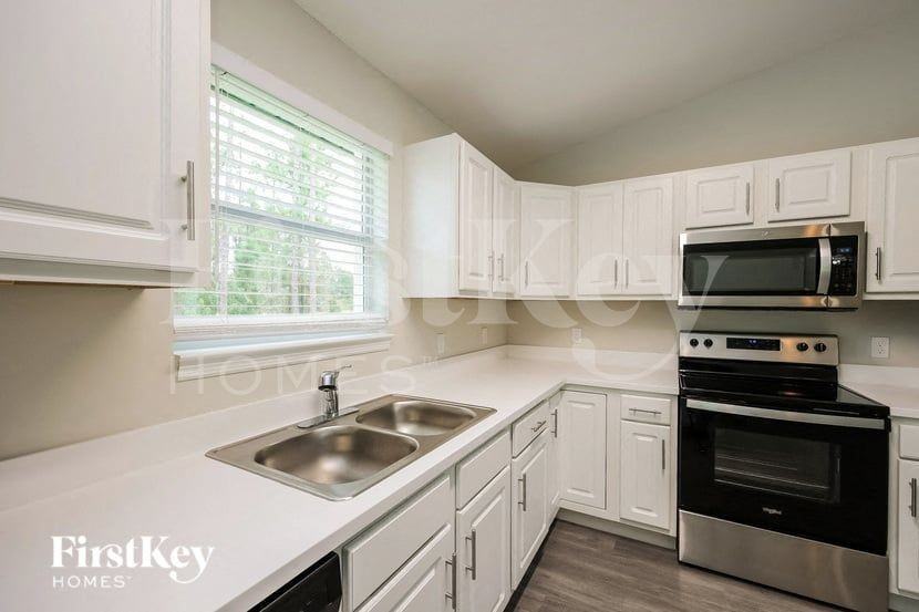 840 Puccini Ave S - Photo 7 of 15