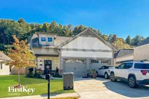 featured image of 1402 Woodridge Pl