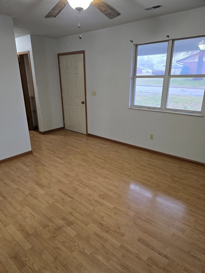 519 Green St - Photo 2 of 14
