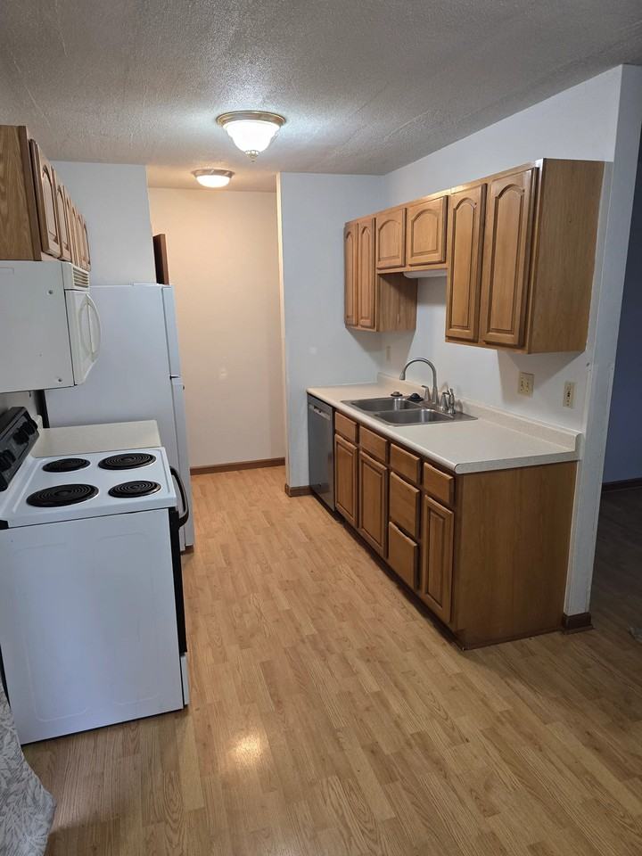 519 Green St - Photo 3 of 14