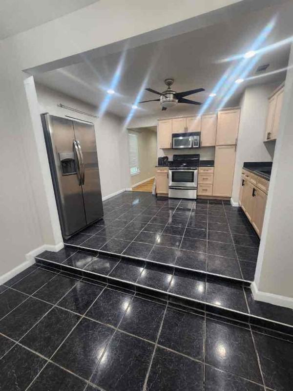202 Las Palmas Dr - Photo 3 of 9