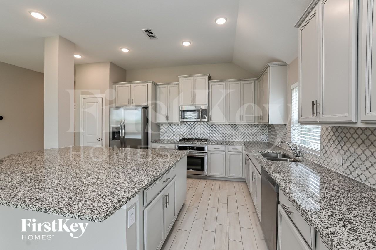 10327 Armstrong Dr - Photo 5 of 15