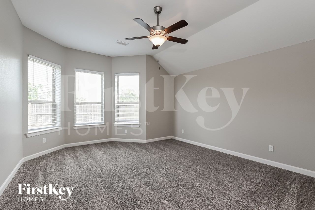 10327 Armstrong Dr - Photo 6 of 15