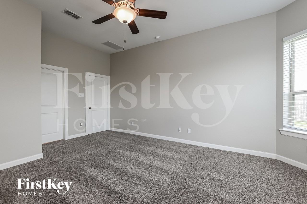 10327 Armstrong Dr - Photo 7 of 15