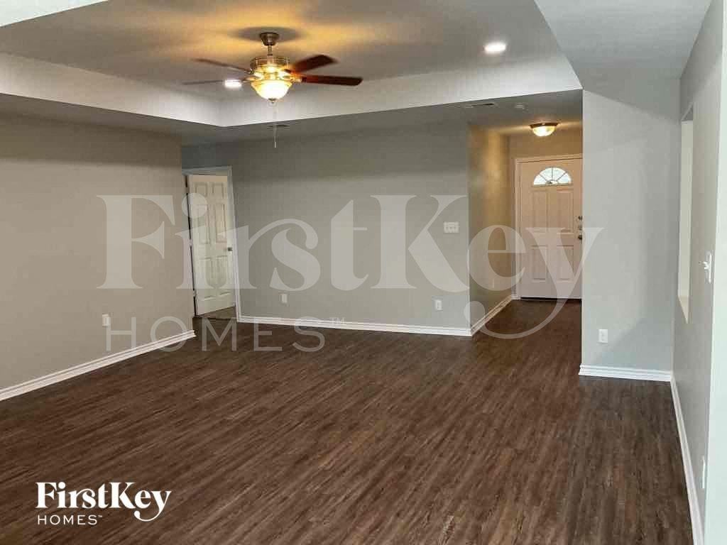 2026 Greenview Dr - Photo 2 of 9