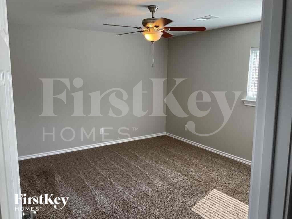 2026 Greenview Dr - Photo 5 of 9