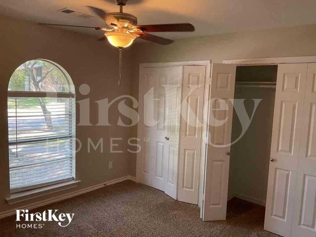 2026 Greenview Dr - Photo 6 of 9