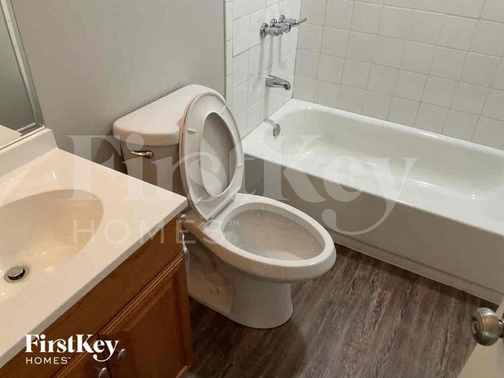 2026 Greenview Dr - Photo 7 of 9