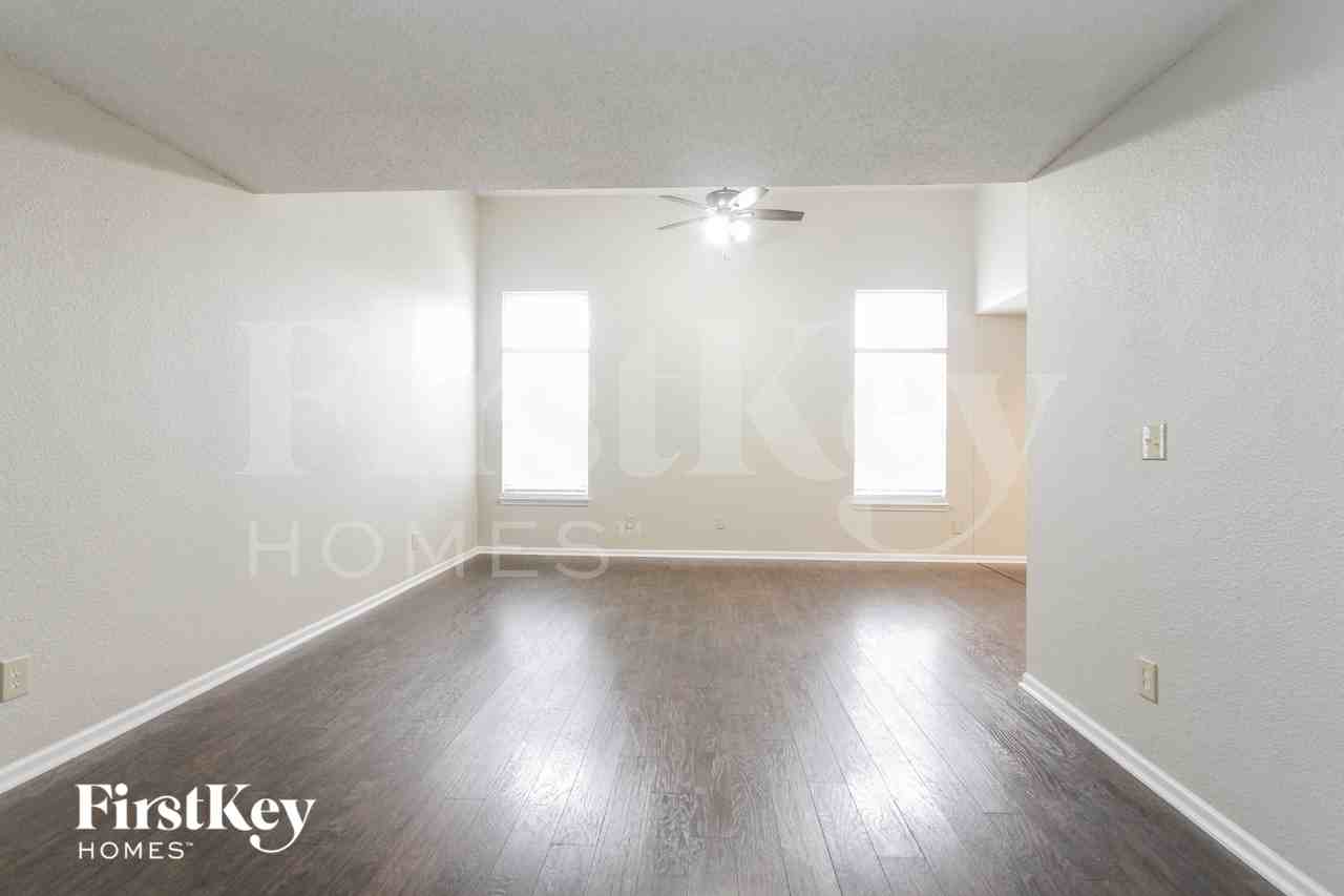 8145 Maple Stream Ln - Photo 2 of 15