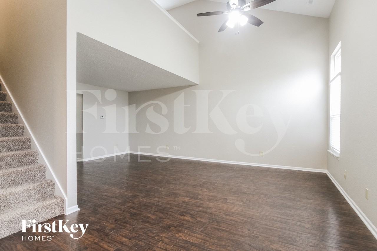 8145 Maple Stream Ln - Photo 5 of 15