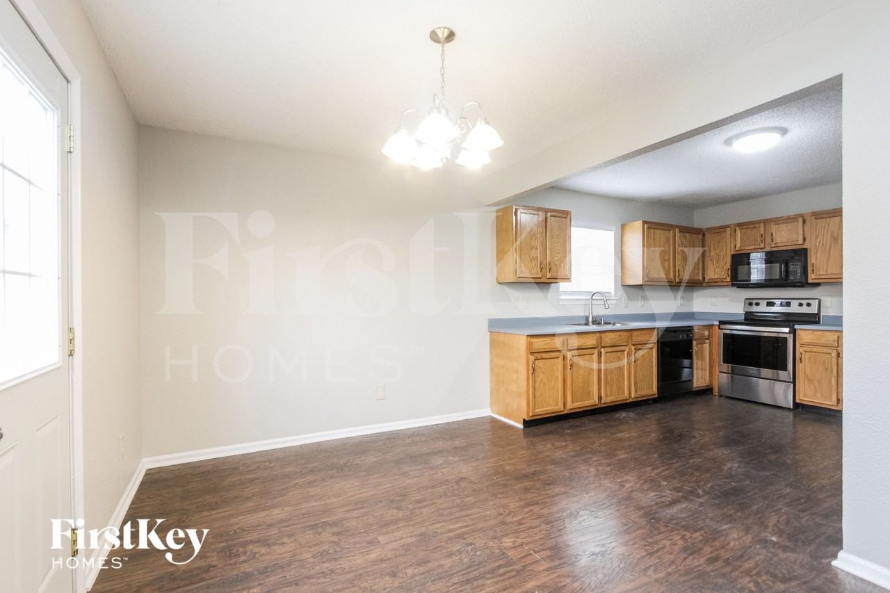 8145 Maple Stream Ln - Photo 6 of 15