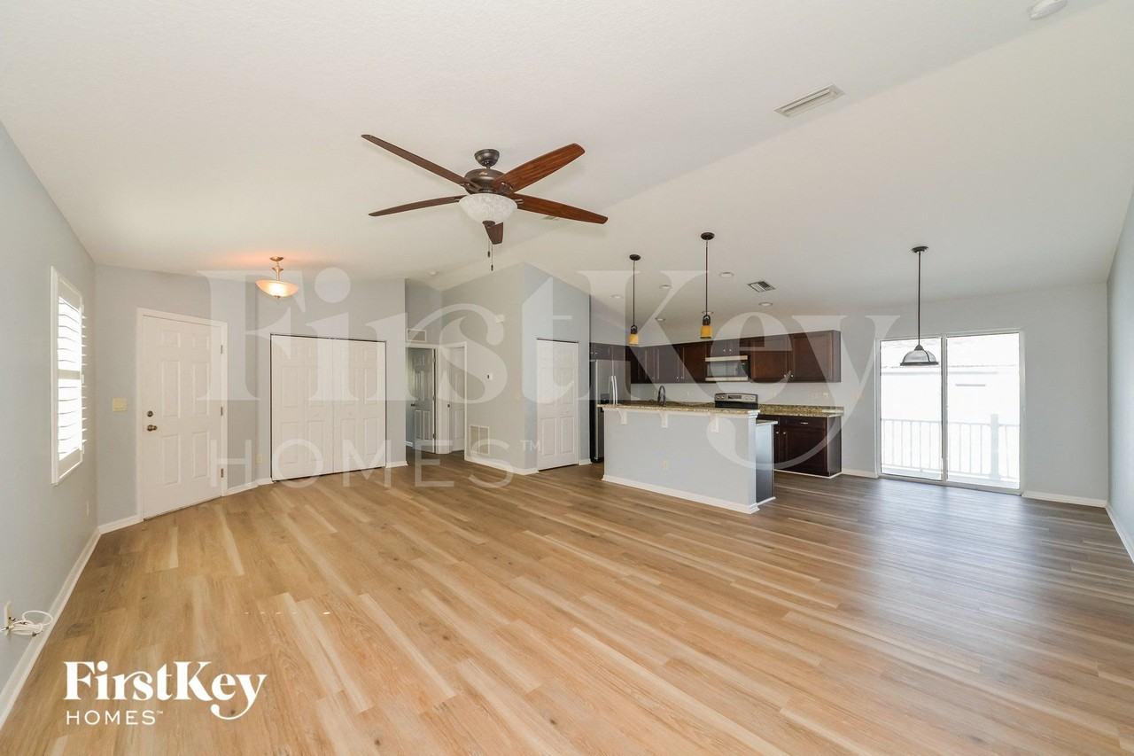 92 Stanford Rd - Photo 3 of 15