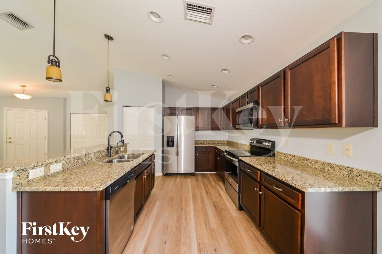 92 Stanford Rd - Photo 6 of 15