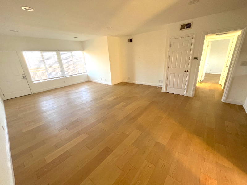 1008 7th St #11 - Photo 3 of 21