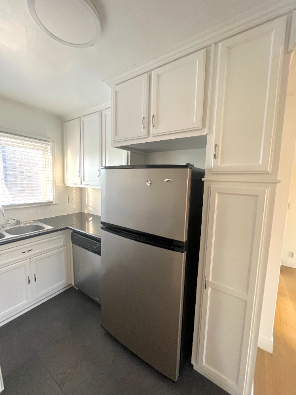 1008 7th St #11 - Photo 6 of 21