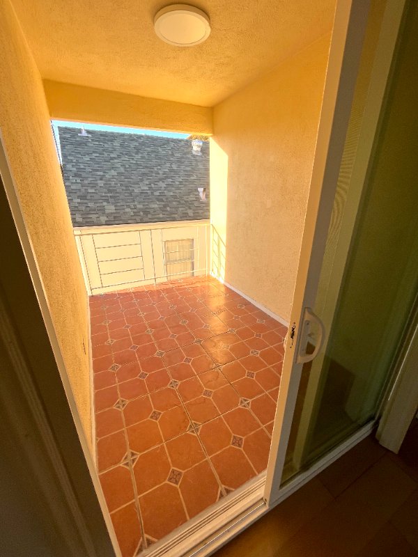 1008 7th St #11 - Photo 7 of 21