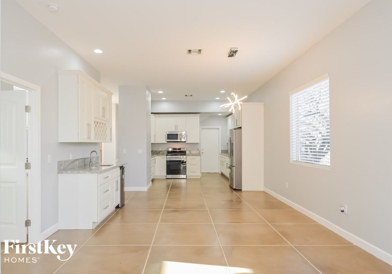 4271 N Red Sun Pl - Photo 4 of 15