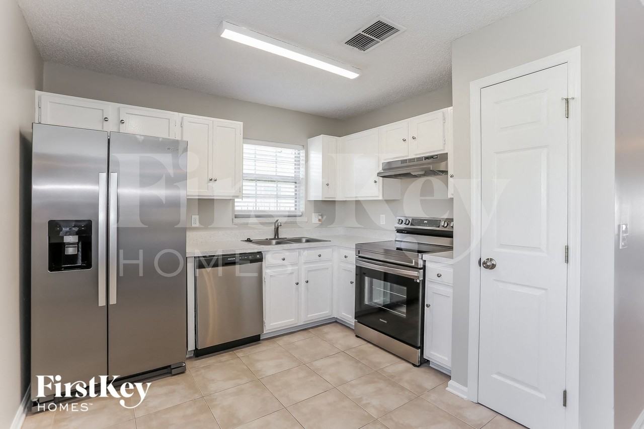 8281 Velvet Springs Ln - Photo 7 of 15