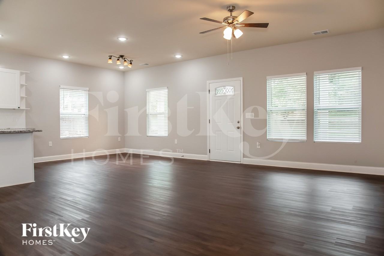 5039 Tuckaseegee Rd - Photo 3 of 15