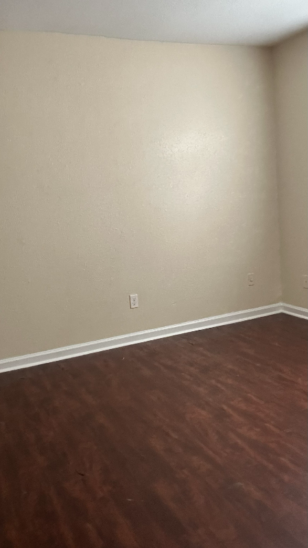 2216 Glasgow Dr - Photo 2 of 6