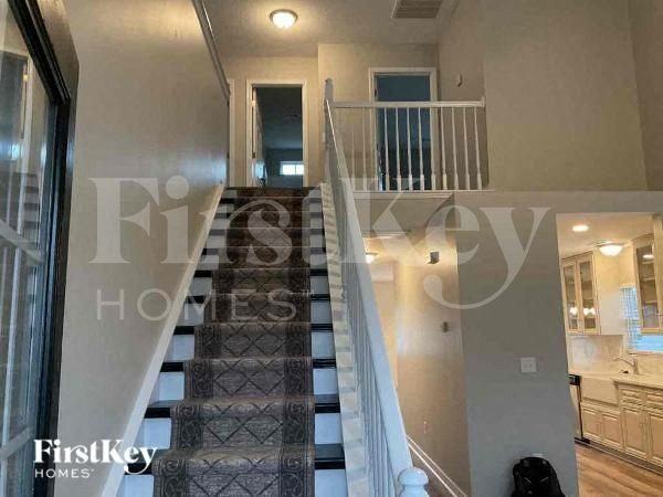 1427 Long Paw Ln - Photo 4 of 12