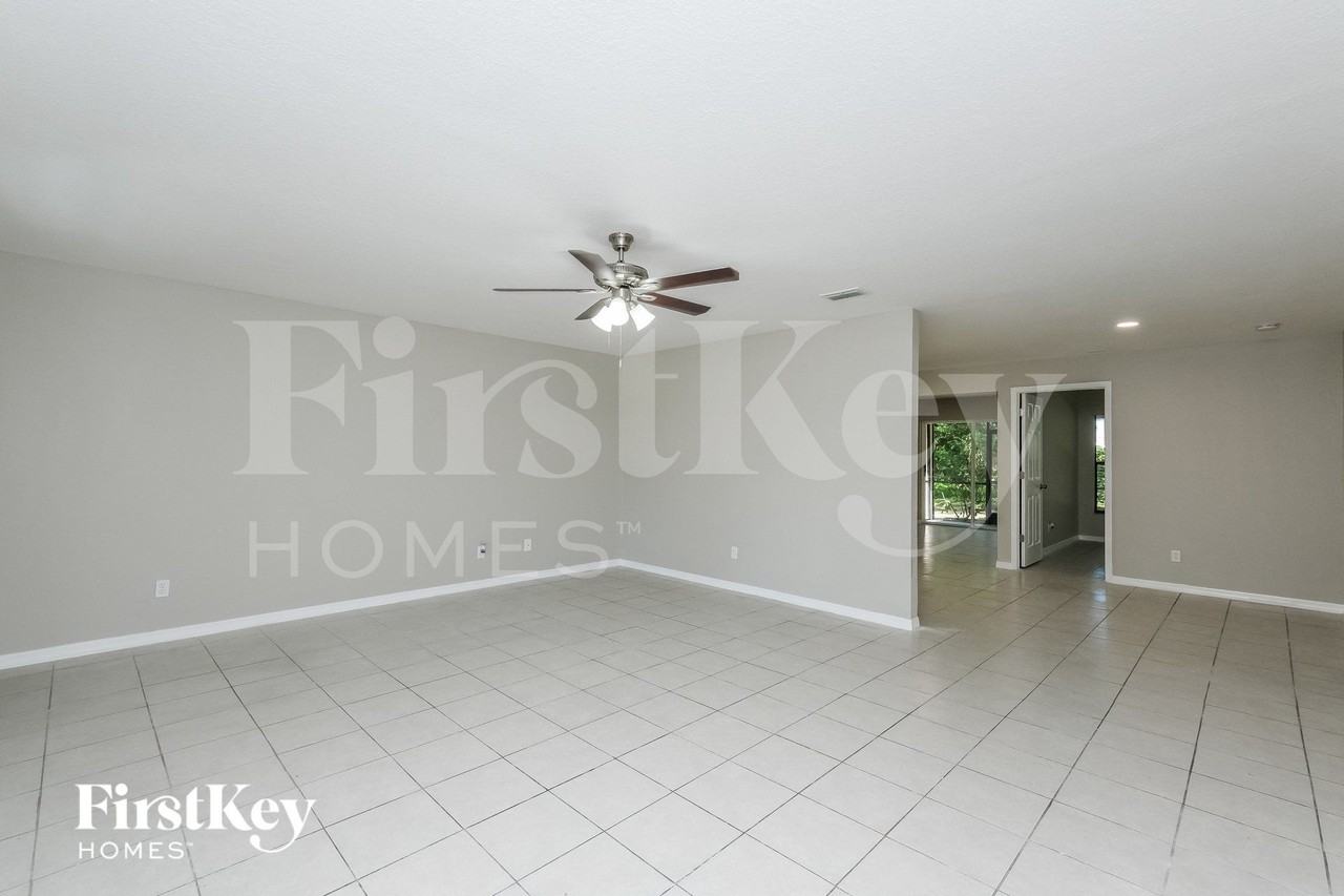 906 Hart St - Photo 2 of 15